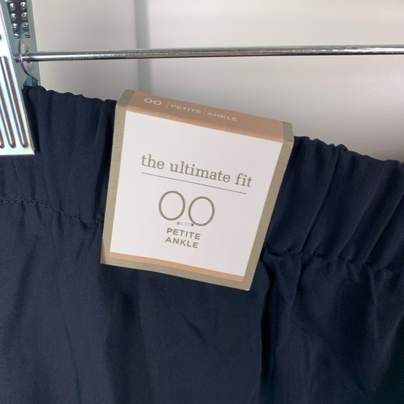 NWT Chico's Pants Size 00 Petite The Ultimate Fit Trousers Slimming Navy Blue - Picture 2 of 4